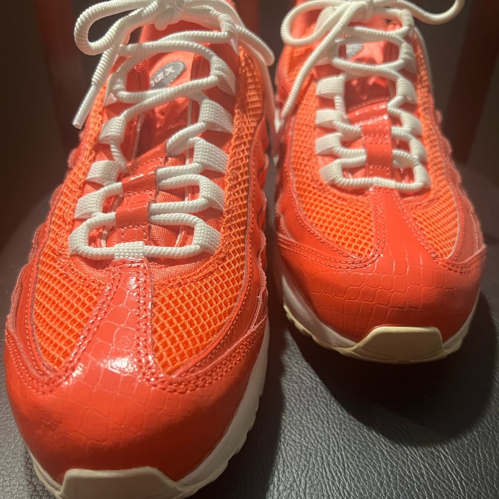 Women’s coral Nike Air Max size 10.5